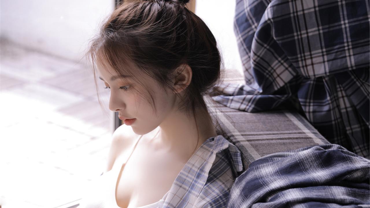 法国空乘2019满天星法版女演员:  在空中翱翔的美丽身影